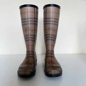 🤩🤩🤩 Size 5 1/2 Burberry rain boots FREE SHIPPING
